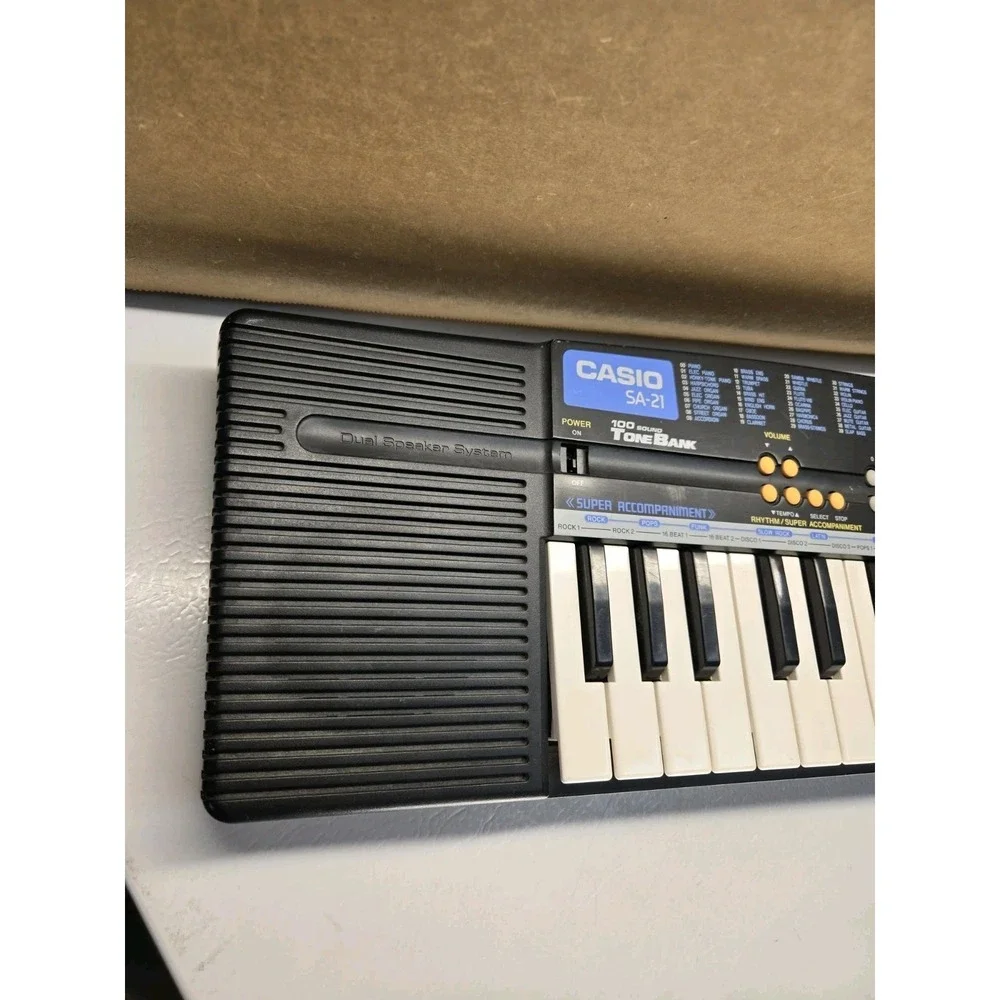 Casio SA-21 Electric Synth Keyboard Portable 100 Sound Tone Bank Dual Speakers